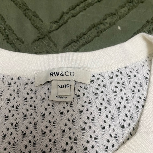 RW&CO Short Sleeve Lace Women's Sweater - Picture 6 of 7
